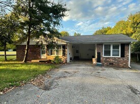 1634 Hamilton Ave in Murray, KY - Building Photo