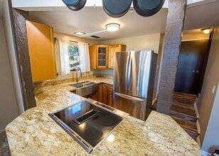 1097 Club View Dr, Unit C in Big Bear Lake, CA - Foto de edificio - Building Photo