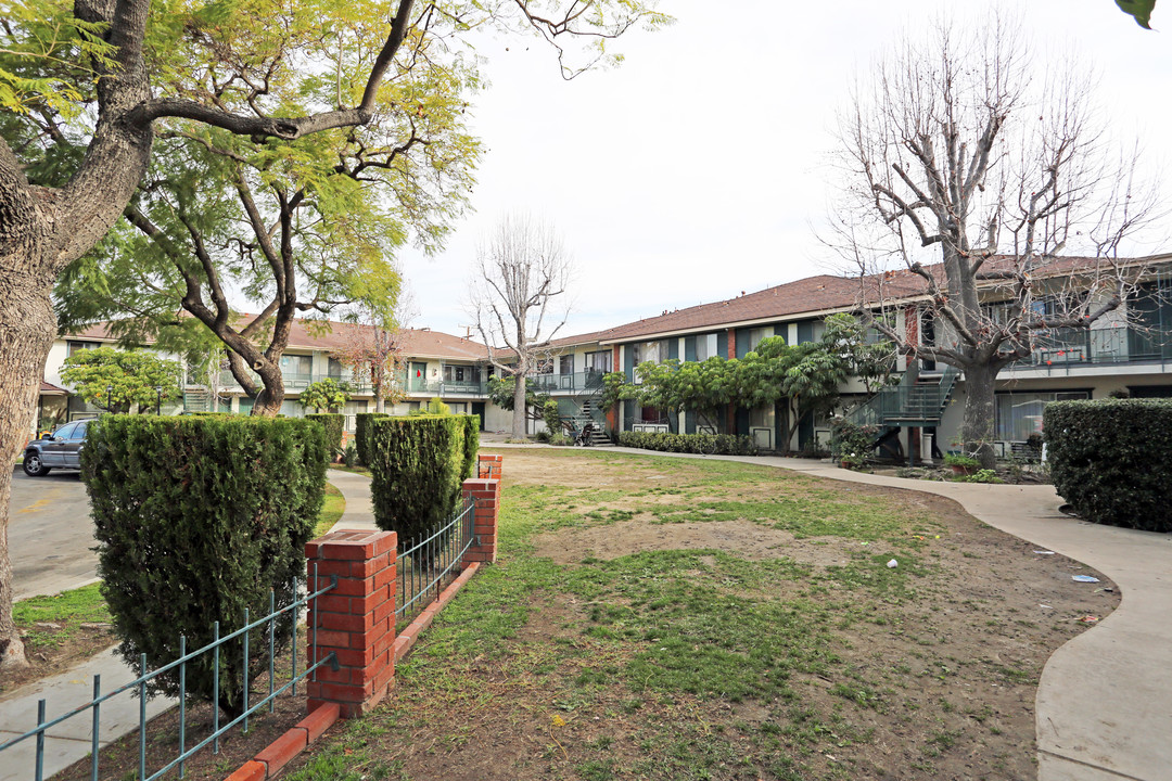 Macarthur Court in Anaheim, CA - Building Photo