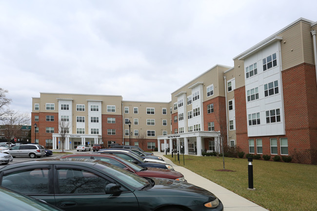 Wayland Village Senior Apartments in Baltimore, MD - Foto de edificio - Building Photo