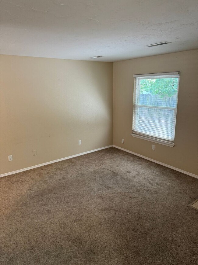 1050 W Elm St in Springfield, MO - Building Photo - Building Photo