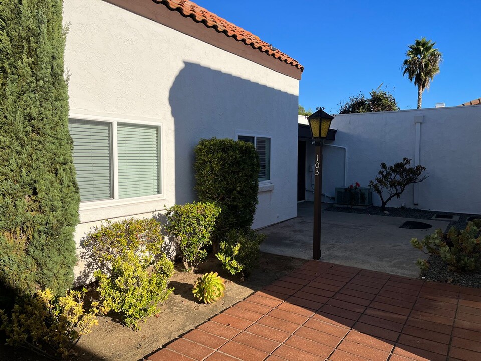 16450 Caminito Vecinos in San Diego, CA - Building Photo