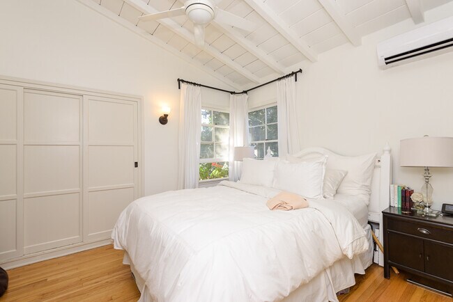 11421 Burnham St in Los Angeles, CA - Building Photo - Building Photo