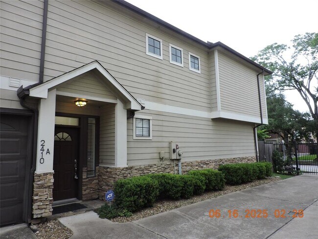 2410 Calumet St in Houston, TX - Building Photo - Building Photo