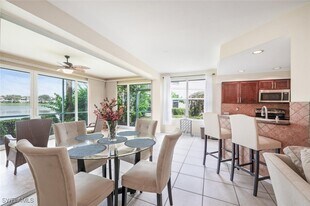 7762 Gardner Dr in Naples, FL - Building Photo