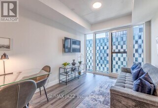 80 Bond St E in Oshawa, ON - Building Photo - Building Photo