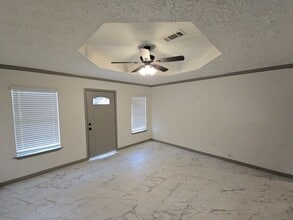 9010 Linda Vista Rd in Houston, TX - Building Photo - Building Photo