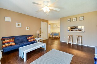 218 N Texas Blvd in Denton, TX - Building Photo