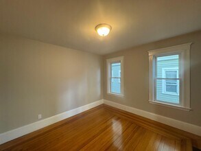 11 Belmont Sq, Unit 1 in Somerville, MA - Building Photo - Building Photo