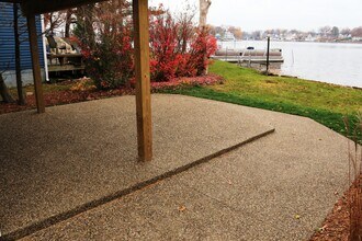 121 N Shore Dr in Lake Orion, MI - Building Photo - Building Photo