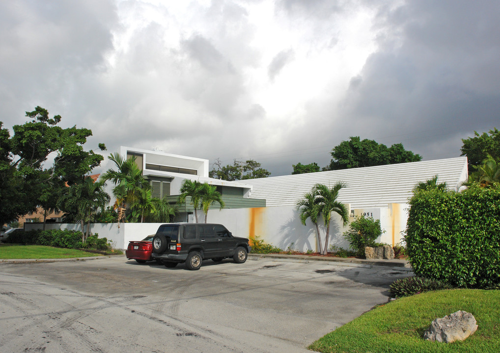 1951 NE 51st St in Fort Lauderdale, FL - Building Photo