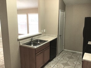 702 Castlewick Ct in Arlington, TX - Building Photo - Building Photo