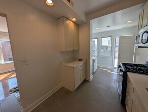 3048 N Milwaukee Ave in Chicago, IL - Building Photo - Building Photo