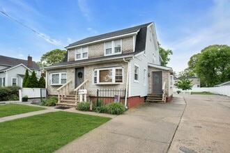 217 Rocklyn Ave in Lynbrook, NY - Building Photo - Building Photo