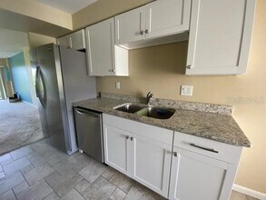 3300 Cove Cay Dr in Clearwater, FL - Building Photo - Building Photo