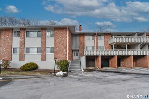 28 Mill Hill Rd in Fairfield, CT - Building Photo