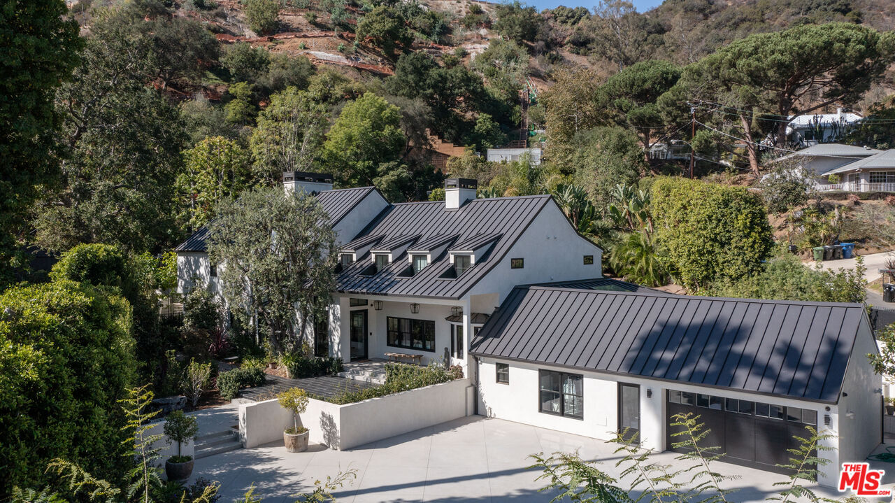 9620 Cedarbrook Dr in Beverly Hills, CA - Foto de edificio