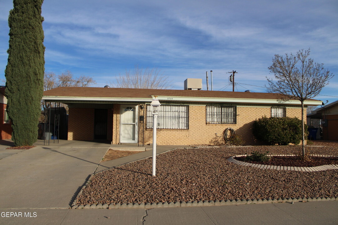 2708 Dunoon Dr in El Paso, TX - Building Photo