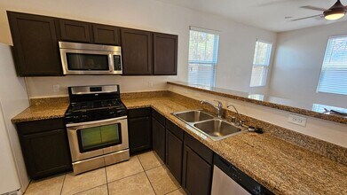 115 Cable View Ave in Henderson, NV - Building Photo - Building Photo