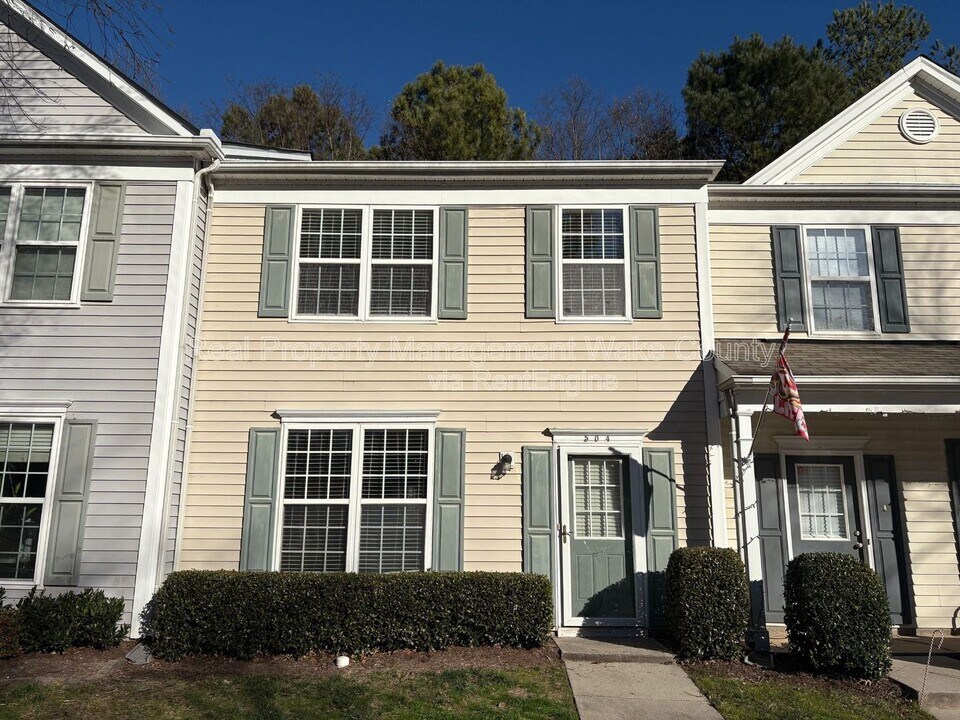 504 Canyon Lake Cir in Morrisville, NC - Building Photo