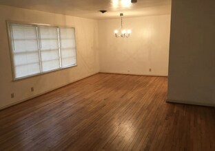 4005 Oaklawn St in Bryan, TX - Building Photo - Building Photo