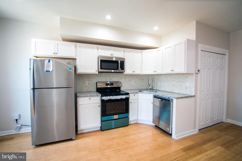 2428 Sharswood St in Philadelphia, PA - Building Photo