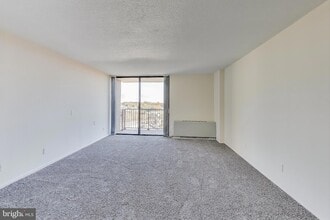 4 Monroe St in Rockville, MD - Foto de edificio - Building Photo