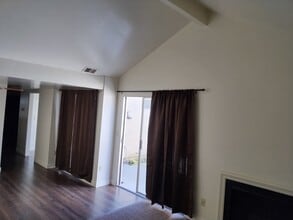 3545 Fountain Way in Modesto, CA - Foto de edificio - Building Photo