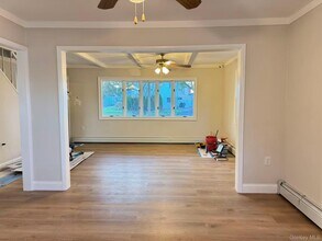 129 Spring Ln in Levittown, NY - Building Photo - Building Photo