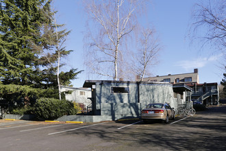 Reed College Apartments in Portland, OR - Building Photo - Building Photo