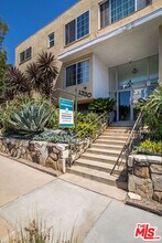 1330 S Barrington Ave in Los Angeles, CA - Building Photo - Building Photo