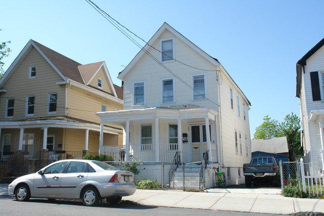 153 Gordon St in Perth Amboy, NJ - Building Photo - Building Photo