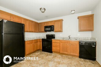 210 Palmer Ct in Pleasant Hill, MO - Foto de edificio - Building Photo