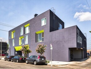 5135 W. Adams in Los Angeles, CA - Foto de edificio - Building Photo