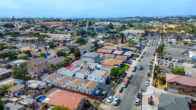 5201 Naranja St in San Diego, CA - Building Photo - Building Photo