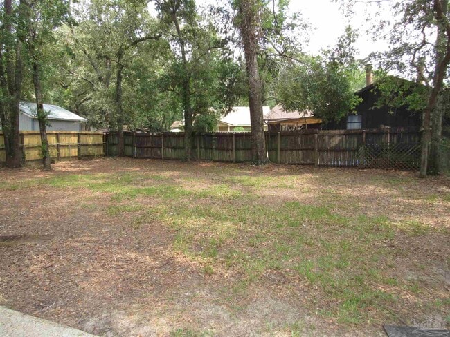 7804 Oak Forest Dr in Pensacola, FL - Building Photo - Building Photo