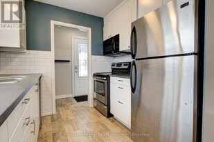 45 Bond St in Kitchener, ON - Building Photo