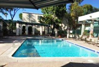 5700 Etiwanda Ave, Unit Family Friendly Unit in Tarzana, CA - Foto de edificio - Building Photo