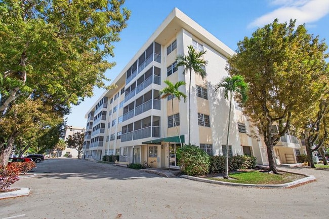50 SW 3rd Ave in Boca Raton, FL - Foto de edificio - Building Photo