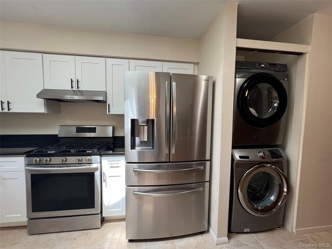 32 Hammond Rd in Glen Cove, NY - Building Photo - Building Photo