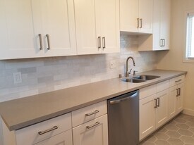 8130 W 83rd St, Unit 3 in Los Angeles, CA - Building Photo