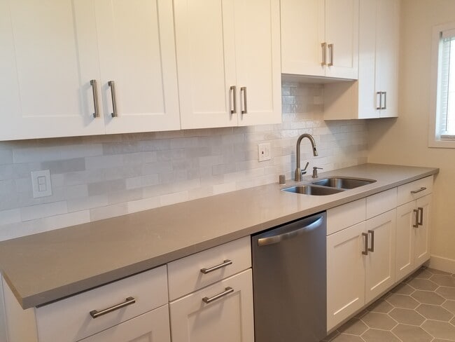 8130 W 83rd St, Unit 3 in Los Angeles, CA - Building Photo - Building Photo