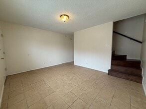 110 Merlin Rd in Laredo, TX - Foto de edificio - Building Photo