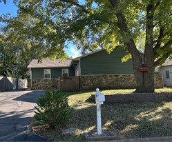 322 Ranger Ave in Haysville, KS - Building Photo