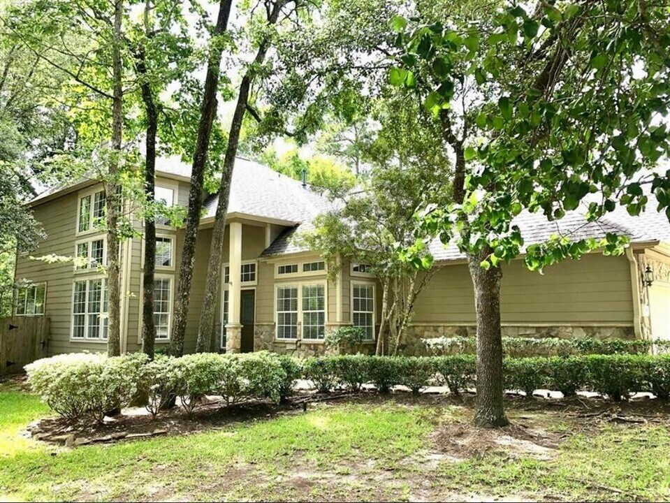 198 N Valley Oaks Cir in Spring, TX - Building Photo