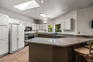 6578 Oak Leaf Ct in Yountville, CA - Building Photo