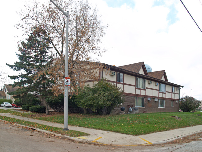 1915 S 83rd St in Milwaukee, WI - Building Photo - Building Photo