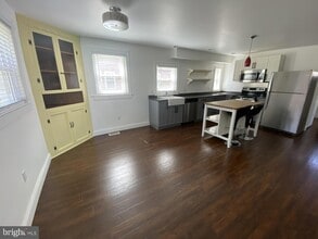 106 S Walnut St in Kennett Square, PA - Foto de edificio - Building Photo