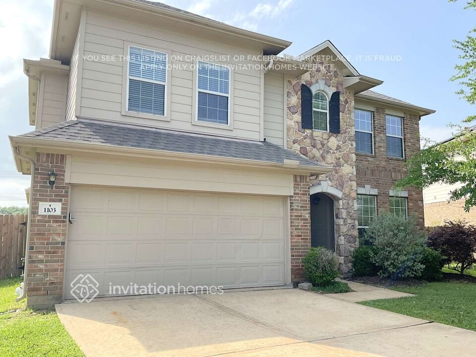 1103 Rosebay Rd in Baytown, TX - Foto de edificio