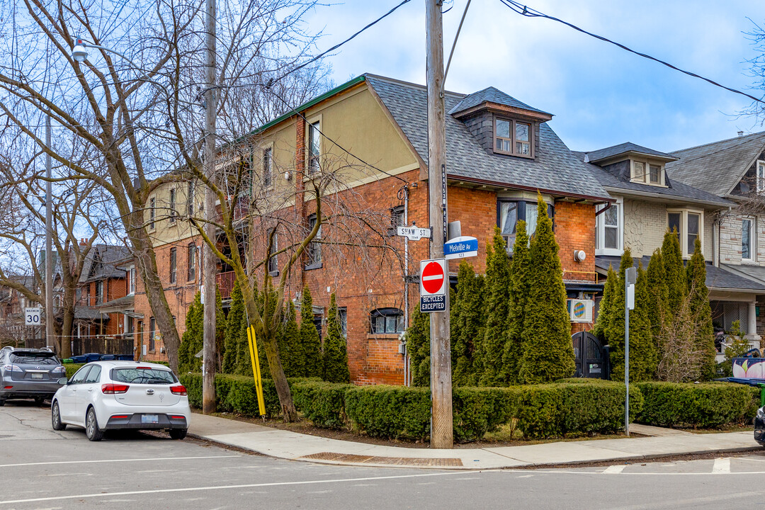 Melville Apartments in Toronto, ON - Building Photo